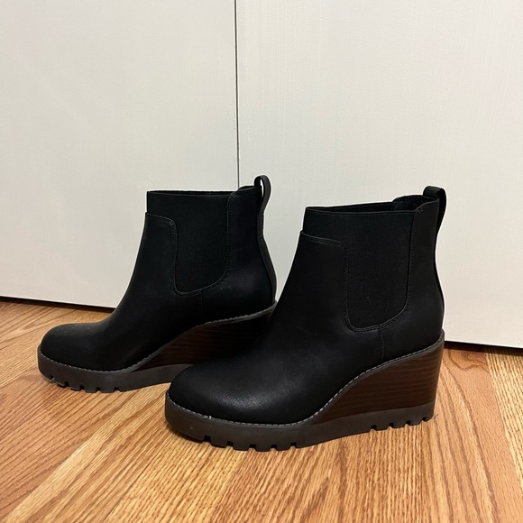 Black Wedge Boots Size 6M - Picture 2 of 6